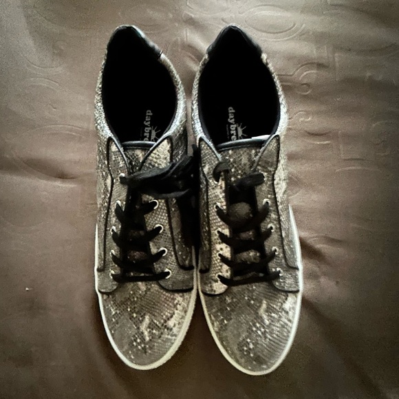 Mango sneakers by Nina. - Picture 1 of 10